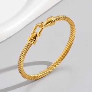 18k yellow gold cable buckle bracelet